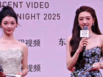 赵露思星光大赏压轴出场,饭撒比心真的好可爱啊#星光大赏 #我为星光大赏打call #赵露思 #赵露思说当下需要勇气