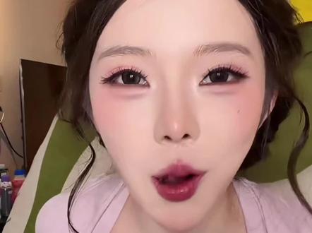 “感动的妹妹” 今晚的礼物妹妹很感动 因为她真的都不知道 @龙悦🐰(龙浩天妹妹) @龙浩天🐲 (酉阳桃花源酉州古城直播) @言希🔥·银河系001 @峻伊🤍⁹²⁸-101 #龙浩天 #龙浩天妹妹 #龙悦 #礼物 #直播截屏分享
