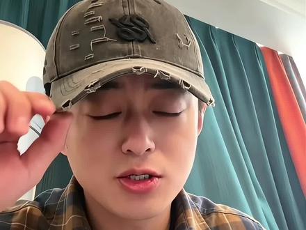 去捧臭脚被骂了?#富士山 #热点新闻事件