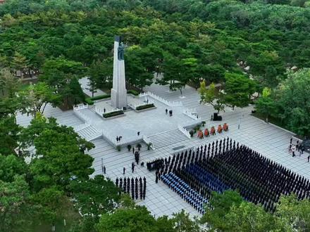 抗美援朝忠魂不泯,志愿军烈士浩气长存!辽宁省暨沈阳市向烈士纪念碑敬献花篮仪式今日举行!学生代表:继承和传扬先辈们的爱国精神,为祖国的繁荣富强贡献自己的力量#第11个烈士纪念日 (记者:赵天鑫 航拍:金多山航拍工作室)