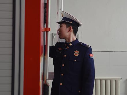 正月十五,辽宁消防给你整波儿大的!这一次,我们不只送祝福,更联手一位神秘嘉宾送祝福、送平安!!全网有奖竞猜,他是谁?快到评论区,留下你的答案。我们将从“辽宁消防”各平台抽取十位幸运网友,送出专属好礼。
3月3日,正月十五,辽宁消防全平台视频发布。答案与惊喜,一同揭晓!#辽宁消防 #神秘嘉宾 #元宵节有奖竞猜