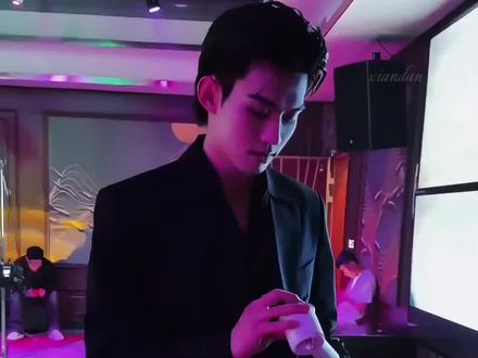 喜欢这个视频的姐妹 可以点跟我合拍
不要直接搬运 会被审核下架
我就是为了保存视频 才在视频上加这么多字啊😂😂😂结果又要被审核了
布布吃醋名场面花絮 笑发财了 哈哈哈#dou上热门 @DOU+小助手#花絮