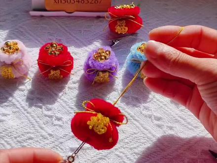 招财纳福,超简单的小福袋车挂,教程分享。#创作者中心 #创作灵感 #手工#教程#扭扭棒