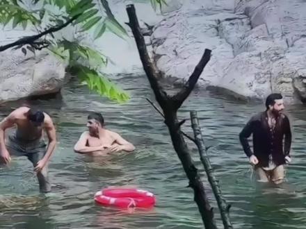 外籍游客在庐山一水潭戏水,景区官方致歉 #庐山