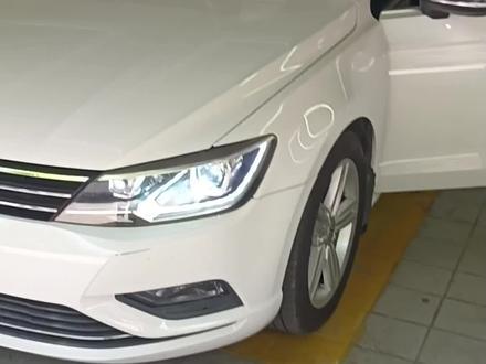 大众凌渡后尾盖的尾灯不亮