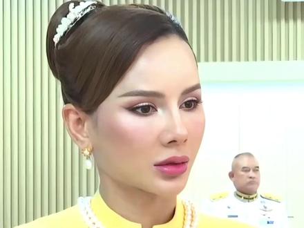 73岁泰王又纳新宠,巴帕颂曾是诗妮娜的侍女,摇身一变成王妃