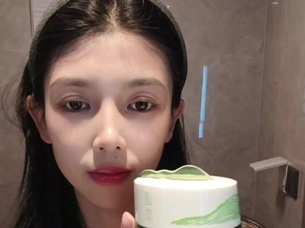 #日常分享 #卸妆膏 #干皮 用了一年的产品,已经空瓶3罐了,用过卸妆水卸妆油,最后还是最喜欢卸妆膏的质地~