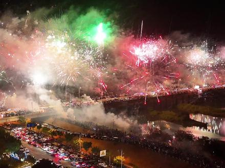 视频拍摄于2025年1月1日凌晨的从化迎宾大桥
距离2026年还有11天 我们总以为人生无限漫长可一转眼一年又要过去了。#跨年#烟花秀 #从化 #跨年烟花 #2026跨年