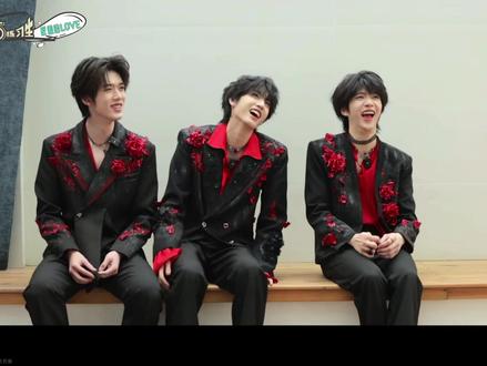 最后一期星期五练习生,大家入场环节cut#TF家族#四代练习生#时代峰峻#四代:王橹杰 张函瑞 张桂源 杨博文 聂玮辰 官俊臣 魏子宸 张奕然 左奇函 陈奕恒 杨博文 陈浚铭 陈思罕 李煜东