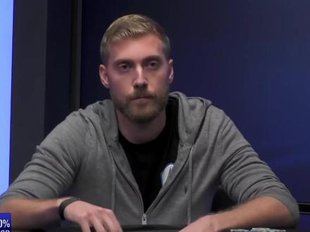 秀麻了!10 high 抓鸡! EPT决赛桌,在比赛仅剩5人,巨大的ICM压力下,美国选手RIESS用仅仅10high的牌 all in抓鸡!致敬Tom Dwan秀翻全场!换成你们会抓吗?#德扑解说 #德扑竞技 #偷鸡 #抓鸡 #毒王 国际合法正规赛事,比赛筹码均为记分牌,无不良引导仅供娱乐,请审核员注意审核!