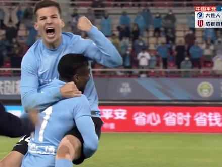 锁定胜局!商隐助攻曼巴单刀破门,大连人2-0成都蓉城 #大连人 #中超 #dou来足球季 #唯有足球不可辜负 #曼巴 @抖音体育 @DOU+上热门