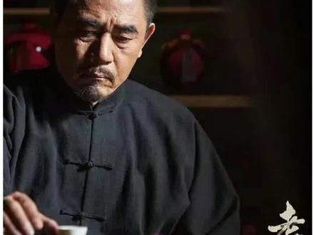 穷不丢骨气,卑不失尊严,老二两。#老酒馆 #老二两 #电视剧解说 #因为一个片段看了整部剧 #年代剧