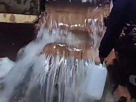 贾鲁河温泉,室内照明安上了 铁丝网不到一天又拆除了。
#贾鲁河 #断流 #温泉水
#魅力河南摄影大赛 #河南摄影研究院 运营@鑫豫摄影研究院