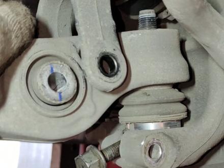 奥迪A6减震下摆臂拆卸最快方法, 一颗螺丝搞定。#修理工的日常 #底盘异响 #实实在在的修车 #修理工