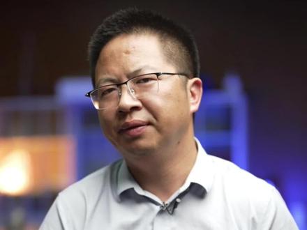 十年前擦皮鞋大军现在去哪里了?老刘来说道说道背后的逻辑。#财经 #涨知识 #财富 #我在抖音说财经 #经验分享 #干货分享