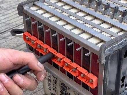 雷克萨斯rx450h换电池教程,这个电池去4s店更换需要4-5万块钱,来咱们这更换电池只需要1万多就能解决问题。#换电池 #雷克萨斯rx450h #雷克萨斯混动电池