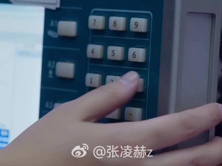 #张凌赫张工
#凌探未来定档##凌探未来# 摁下启动键,迈步向新程,解锁另一个身份“新能人”!探寻藏在风与电里的答案,跟我一起看见绿色未来,我们一起在路上,5月8日《凌探未来》正片上线! http://t.cn/AXxiO1Oi