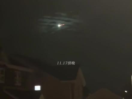 “我对着流星许愿,希望你永远快乐” #狮子座流星雨