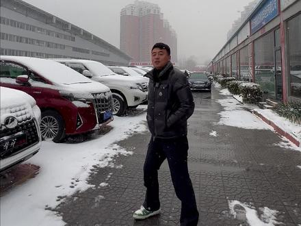 #凯迪拉克凯雷德 #北京花乡二手车 #雪天开车 #四驱和两驱的区别 这雪吧有点冻脚...脚冷那可不行,要不咱开这车去....?