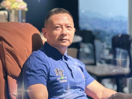 “一定要当一个经济独立可以富养自己的女人,因为经济独立,可以帮你抵挡很多东西,会赚钱,会开车,会打扮,这才是安全感,不管你多漂亮,在你伸手要钱的那一刻,你就输了,一定要有别人拿不走的东西,独立的思想,独立的经济,独立的人格,你要记住,永远不要去羡慕任何人,因为你才是你自己人生的主角”#情感共鸣 #爱在时光里 #生活不会辜负每一个努力的人 #六0后大叔