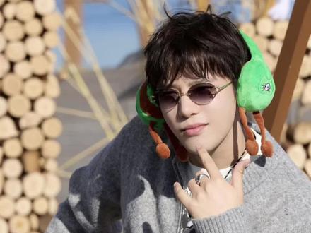 你们要的王安宇穿搭来啦#男生穿搭 #穿搭日记 #男生穿搭日记 #毛衣男生高级感慵懒风 #男女同款穿搭