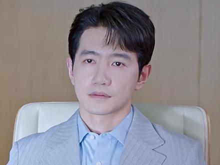 结局盛行杰被发配到外地失去继承人资格,盛先民最后选了孙女盛行秀做盛家继承人,而林屿森重回医疗事业,盛行杰和叶容的绯闻闹得人尽皆知让聂曦光背锅#骄阳似我 #赵今麦 #宋威龙 #聂曦光林屿森