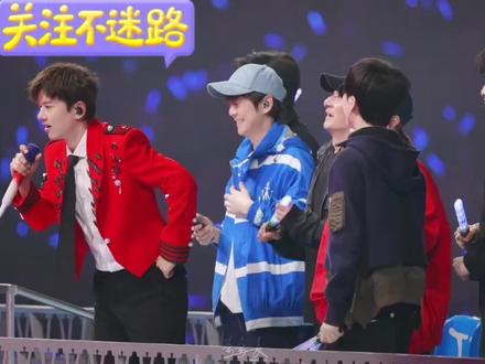 张杰DAY9小火车嘉宾:快乐家族(何炅,维嘉,吴昕),沈凌,穆祉丞,姜广涛,王祖蓝等#张杰#张杰演唱会#明星现场