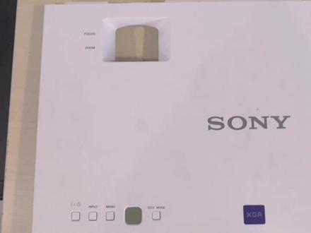 索尼投影机画面显示迷糊换液晶片药到病除