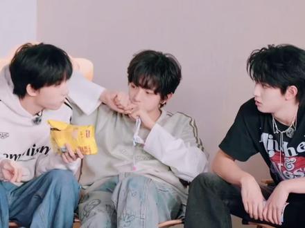 师哥一说话就开自瞄的师弟
不仅是儿童节的还在生日那天看了你的音乐节
#穆祉丞 #all穆 #博穆 #杨博文 #姐狗