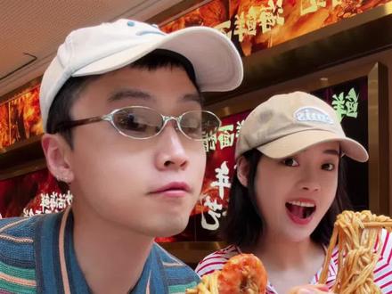打卡了石家庄超火的海鲜面,果然没有失望!大口炫碳水真的会让人快乐啊!#寻味烟火气 #心动榜餐厅 #鲜海纪海鲜面馆 #海鲜面 #美食vlog