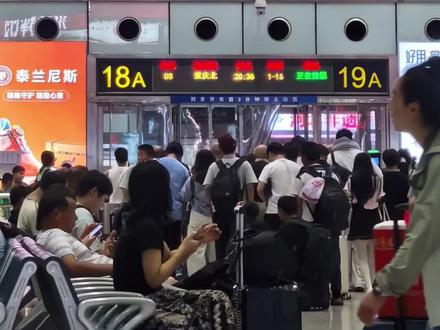 见爱播我就这样 终于终于见到这个小喵啦
才刚刚分开一天就想你了怎么办呀🥹
出镜爱播:@喵喵球
#喵喵球 #签售 #漫展 #漫展签售 #见面
原来不打码真的发不出去啊