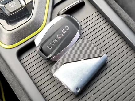 领克03,领克02,领克01经典款钥匙隐藏功能,天冷了,使用起来吧,提前热车,还是挺方便的。#领克官方认证二手车 #专业 #领克03加