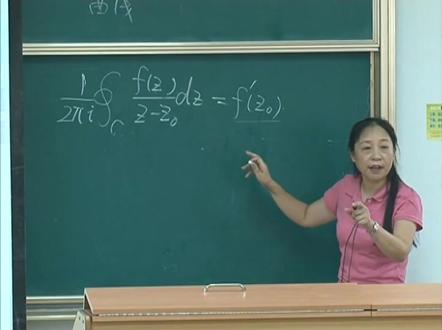 12-教学录像-第3章 复变函数的积分_03 (柯西积分公式 12-教学录像-第3章 复变函数的积分_03 (柯西积分公式、解析函数的高阶导数)/需要这套完整课件PDF电子版和配套完整视频文件的私聊我哈/#复变函数与积分变换#华中科技大学李红#学习数学#自学数学#大学数学精品课程