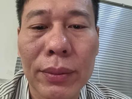 一千万亿账单当事人覃先生 3. 感谢网友们的关心与守护,我是一千万亿账单当事人覃先生。今天下午三点与光大银行调解,会如实说明当前困境,相信上级会公平公正处理。@光大银行信用卡中心 @中国银联95516 @欠一千万亿的制衣厂老板覃先生