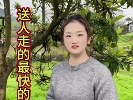 眼镜王蛇是我们国内体型最大的剧毒蛇 被它咬到30分钟左右就会把人给送走 所以在野外遇到了一定要远离它哦 #蛇类科普 #知识分享 #眼镜王蛇 #剧毒蛇 #蛇