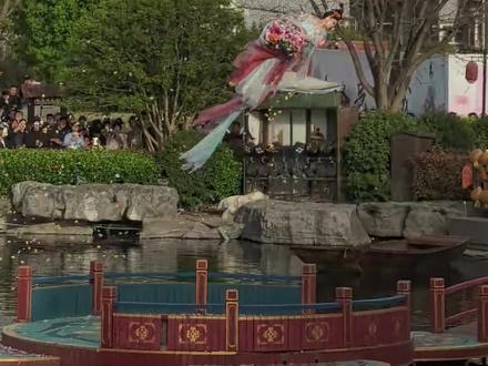 #洛邑古城 #飞天舞 #天女散花 错过王勉,哈尼克孜的散花,可惜了