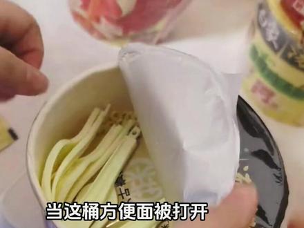 各方网友各显神通,搬出金属探测仪和电子秤买泡面,策划笑了。#白象方便面 #白象金条 #金条