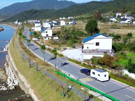 房车由奢入俭难,方程豹提车后要考虑房车如何减重#拖挂房车 #房车旅行 #房车行