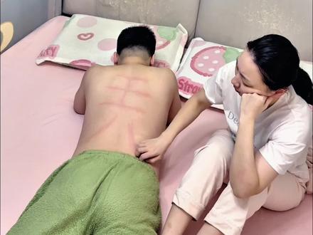 谁家好老爷们睡觉前必须要挠后背啊 #夫妻 #养娃日常