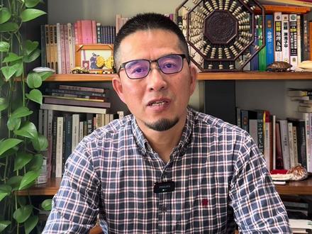 用逻辑学来拆解生活中的谬误三:他还是个孩子啊! #逻辑学 我们日常生活中有一种不好的、又很常见的现象:当一个年轻人犯了错误之后,他的父母或者长辈就会替他辩解说:“他还是个孩子啊”!在逻辑学上,把这叫做“诉诸情感”的逻辑谬误。但这不会成为“孩子”可以为错误免单的理由,最终都要付出相应的代价,承担该承担的后果。