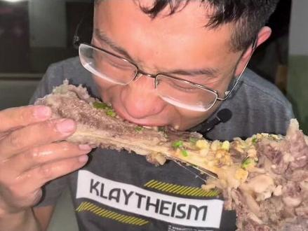 菜市场捡个漏花两个大洋买的牛脊骨,回老家煳地锅🤭🤭🤭#跟抖音学做菜 #做菜我是认真的 #我是美食创作者 #爱生活爱美食