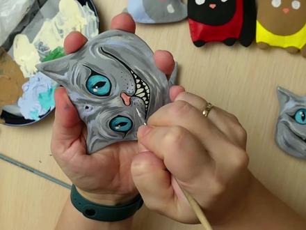 废弃鸡蛋盒子做成猫咪挂件#手工 #创意 #废物利用创意手工 #亲子手工 #猫猫