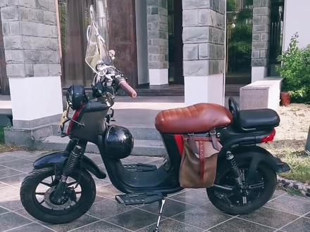 小牛U改装,咖啡复古风。#踏板 #机车 #让骑行成为一种生活 #电动车 #男人的玩具 @DOU+小助手