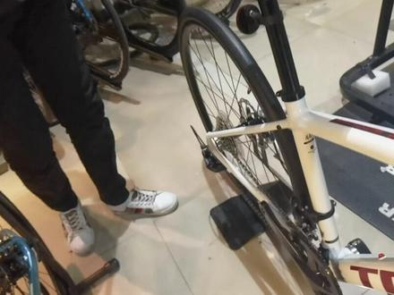 彻底说明白车架尺码问题,看不懂的可以反复看,这个是普遍原理。放弃各个品牌的标称,透过现象看本质。买车最关键,第一看裆高,千万不能杠蛋。第二看实际等效水平,要看店主的经验和水平了。