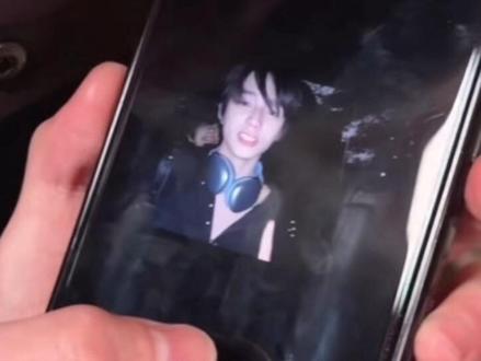 橹橹跨年摔跤还有奇奇这个战地记者的实时录像,橹儿好敏捷哈哈哈哈
(不是竖中指,截图错位了,真不是故意的😭)
#王橹杰#左奇函#王橹杰物料