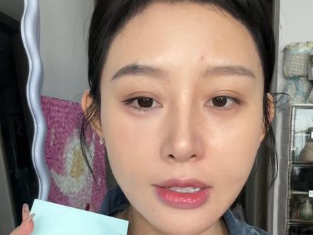 彩棠修容盘不会用的看这里,黄皮选彩棠,白皮选小奥汀,使用方法原理是一样的,避免干和卡粉就行了#哑光高光修容 #新手化妆教程 #原相机拍摄