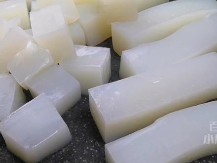 一碗玉米粉一碗水做凉粉,比牛筋面还劲道,Q弹,用力摔都摔不断