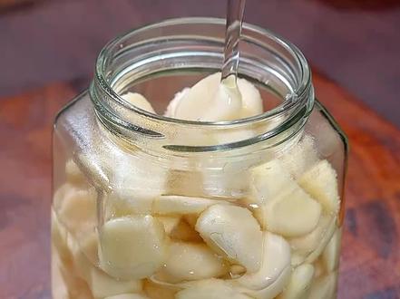 腊八蒜为啥是绿色的呢,慢慢的化学知识!