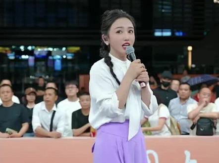雯梓 : 本来都快哭了😂
结果索图一伸手,雯梓直接笑yue了
深情毁于一旦💔 5.25 杨雯梓索图大舞台专场,难得抽不开身的机会