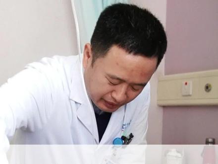 全膝关节置换术后,教你如何压腿! 全膝关节置换术后,教你如何压腿!#医学科普 #膝关节 #关节置换 #骨科